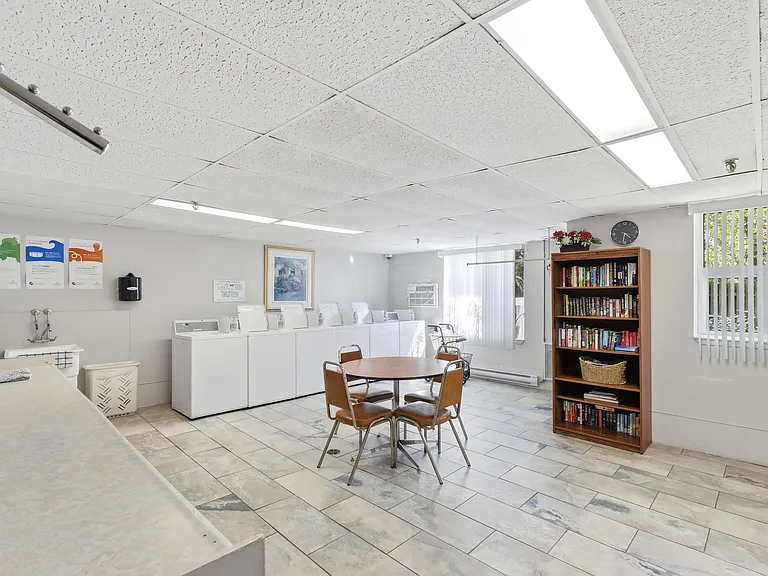 100 McFarlane Ave — Photo 30