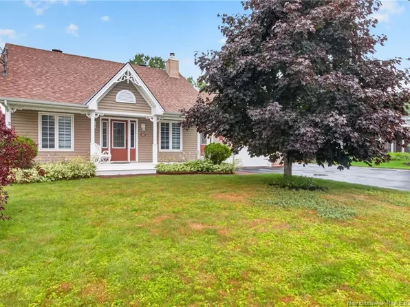 60 Anik Cres, Dieppe, NB E1A 7T6