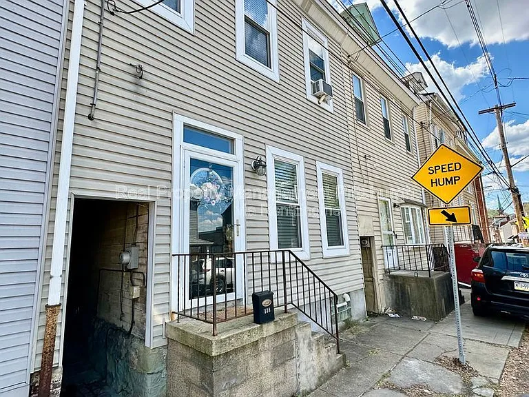 138 Pius St — Photo 20