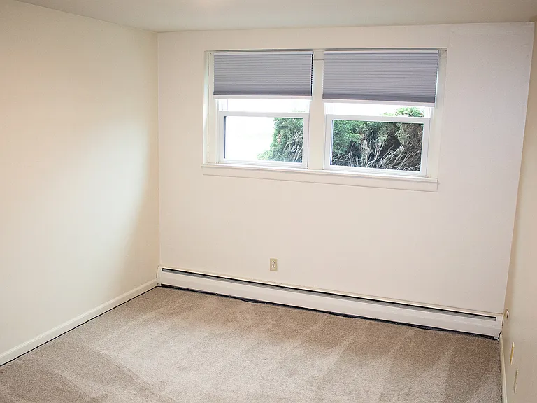 Berkley Manor Apartments — Photo 11