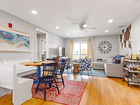 5th image of 1093 Main St #4