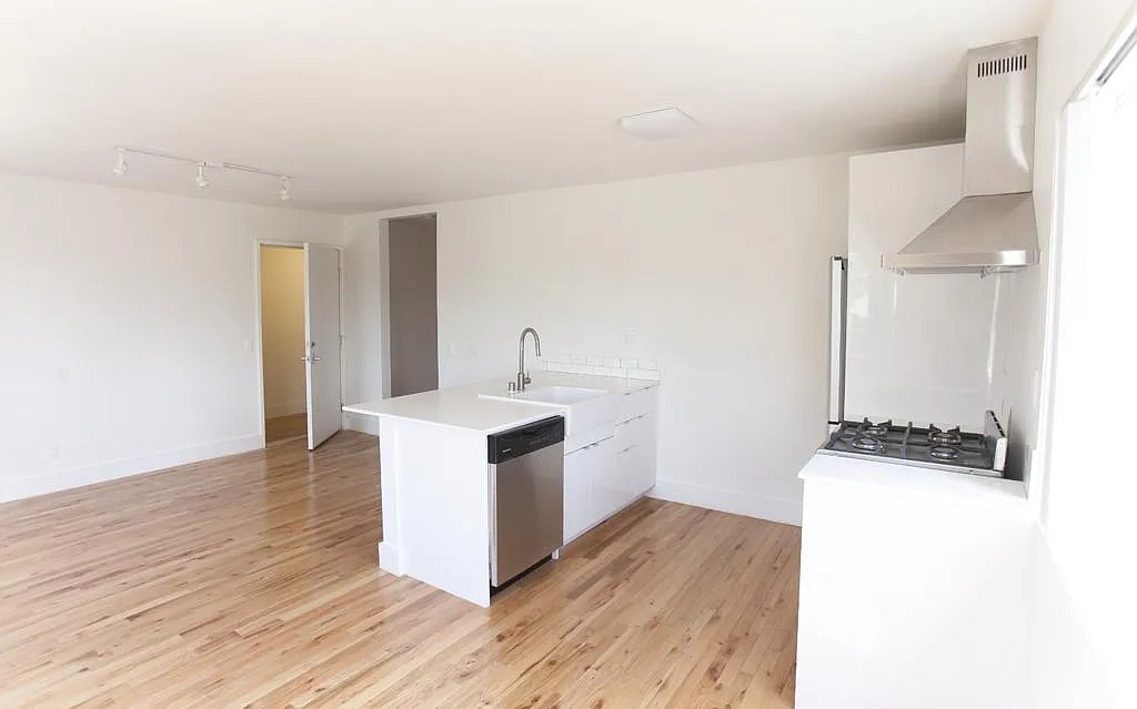 3 bed, 1200 sqft, $3,900 — Photo 4