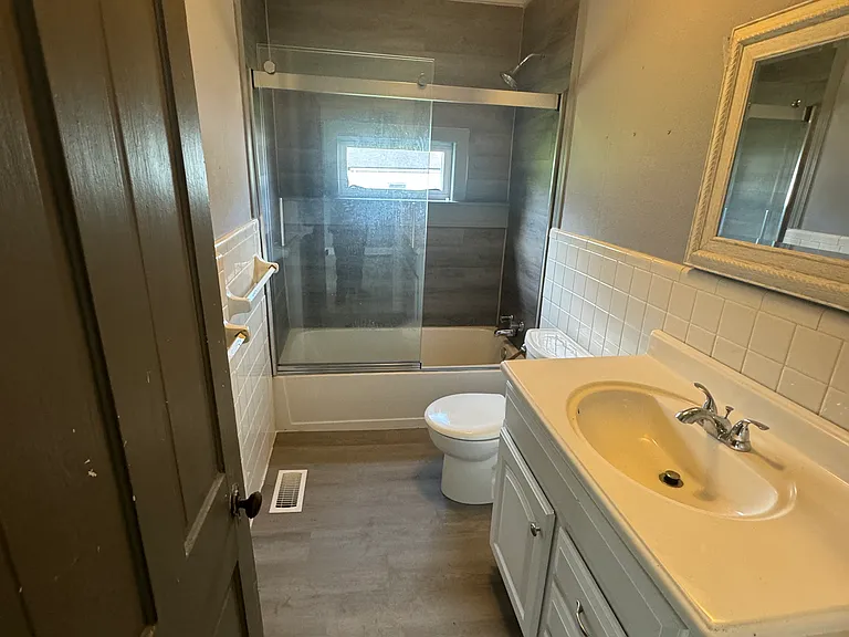 27 Ashland Ave — Photo 20