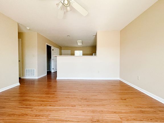 4th image of 46 Danbury Ct #0e3b8a72c