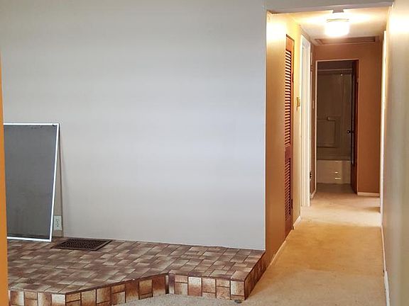Hallway to bedrooms