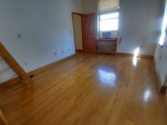 5th image of 8 W 76th St APT 4A