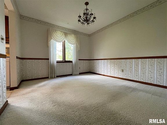 5th image of 1132 Karenoaks Dr