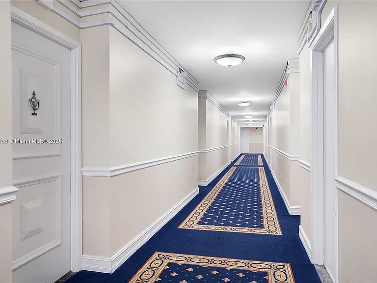 5005 Collins Ave #1523 — Photo 17