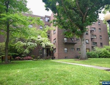 400 Park Pl APT 1A, Fort Lee, NJ, 07024