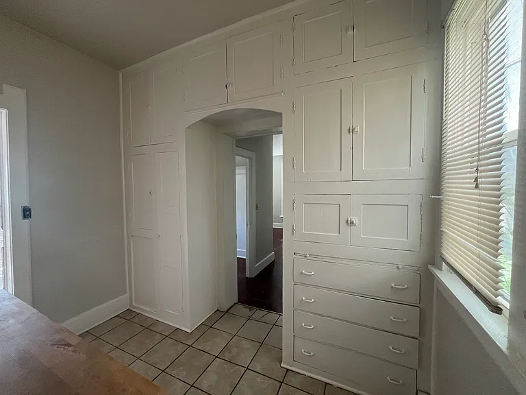 2033 N Cambridge Ave #2 — Photo 4