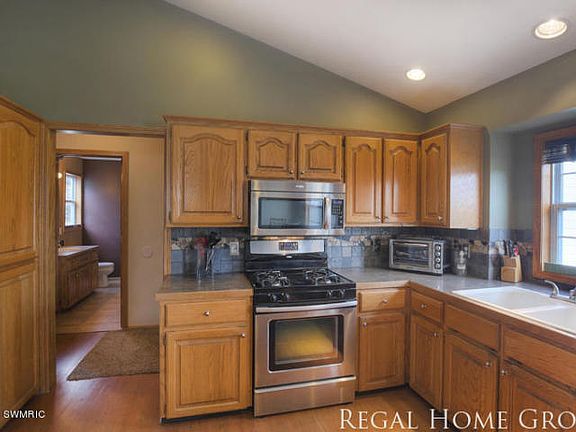 5th image of 3372 Meadow Glen Dr