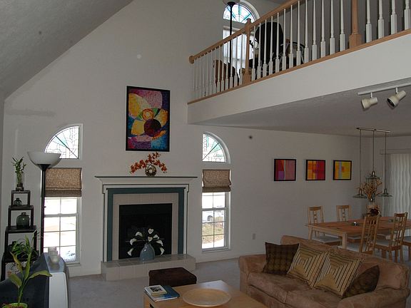 4th image of 651 Quarry Ln #21