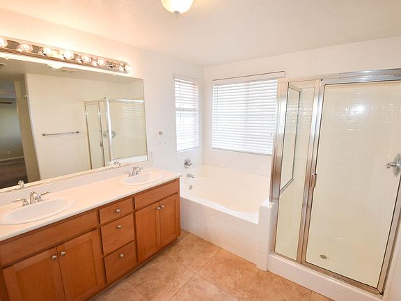 3rd image of 633 Laugenour Dr
