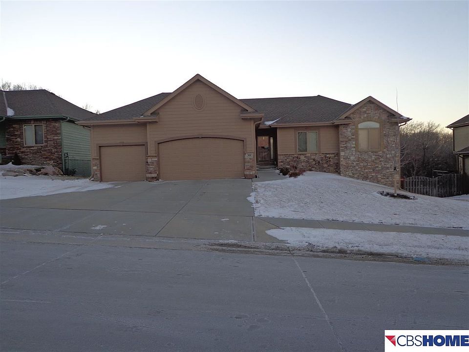 1st image of 302 N 202nd St