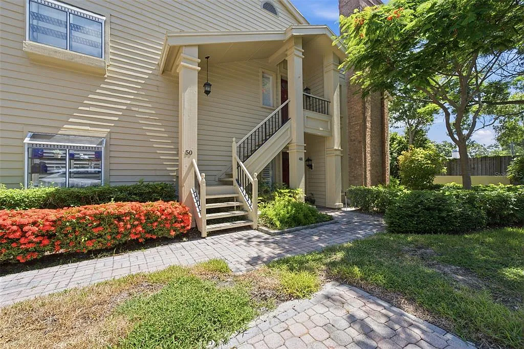 2 bed, 2.0 bath, 1353 sqft, $2,900 — Photo 2