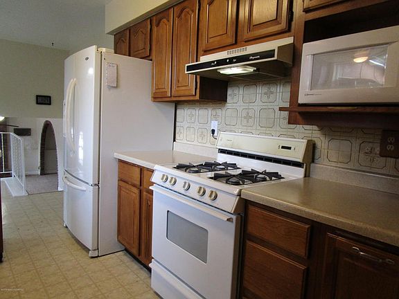 4th image of 3104 E 30th Cir