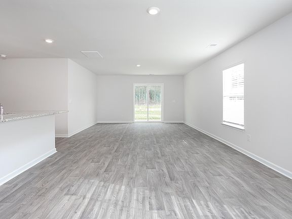 4th image of 2535 Lily Dr