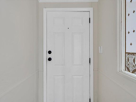 4th image of 104 Fresh Meadow Ln