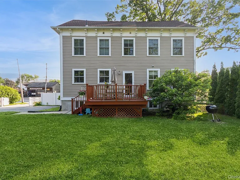 120 Verplanck Ave — Photo 36