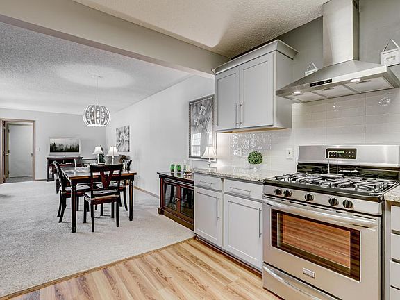 3rd image of 46 Thompson Ave W