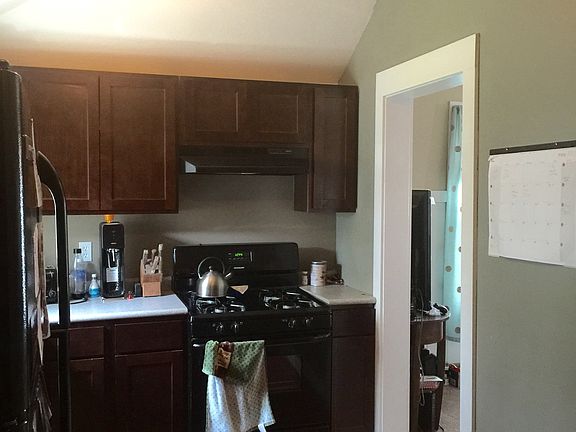 2nd image of 450 Leonard St NE