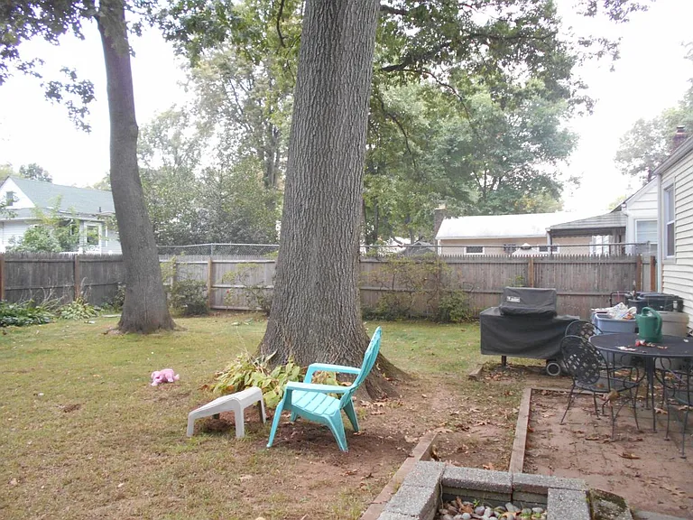 822 Pratt St — Photo 8