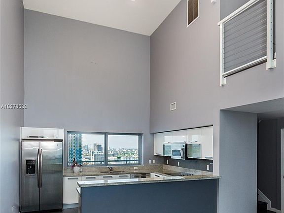 4th image of 601 NE 36th St #601