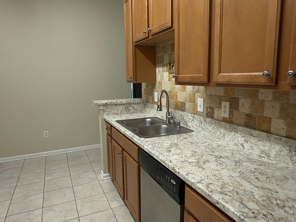 5th image of 7059 Deer Lodge Cir Unit 101