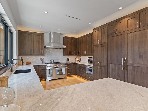 5th image of 213 Goldfinch Ln #213
