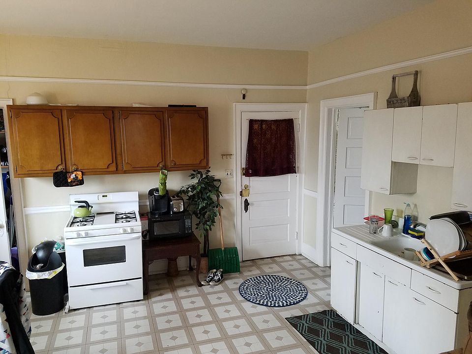1st image of 3036 N Fratney St APT 4