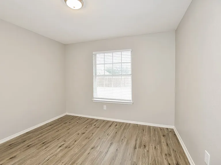 105 Princeton Cir — Photo 13