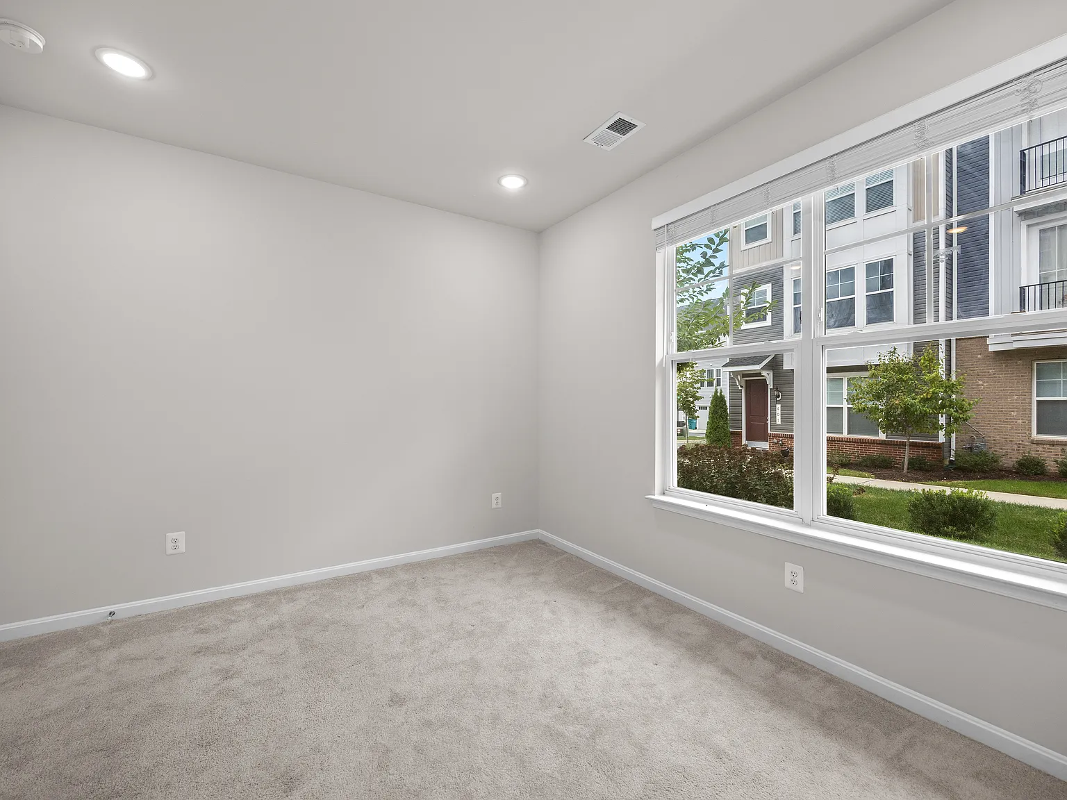 402 Matlock Ln — Photo 3