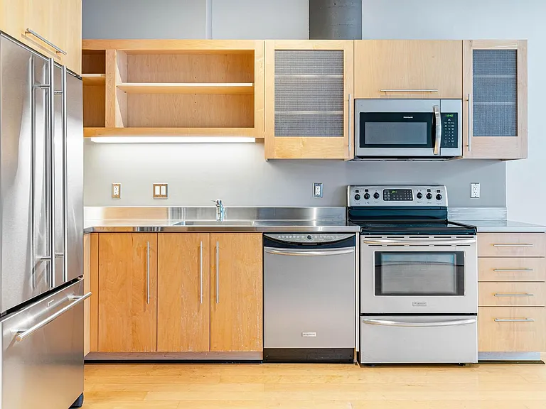 1400 NW Irving St #510 — Photo 8