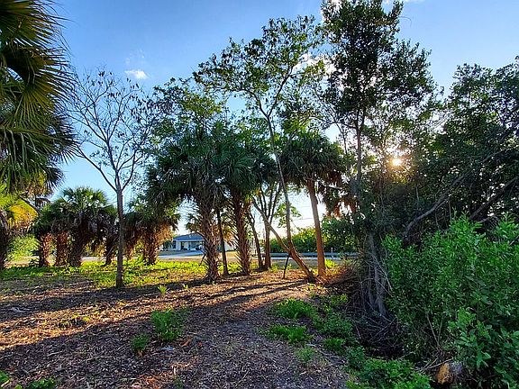 5th image of 3512 Port Charlotte Blvd