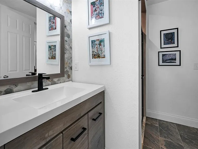 525 Lexington St — Photo 23