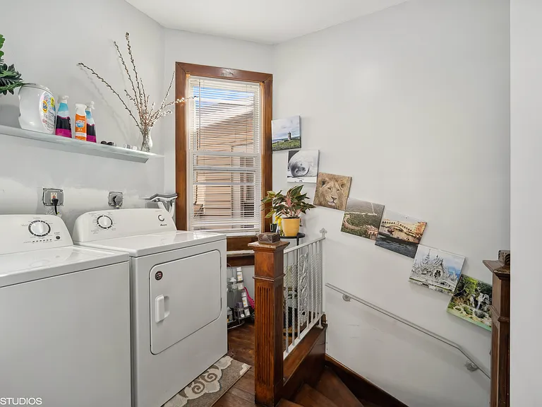 2439 N Harding Ave #2F — Photo 11