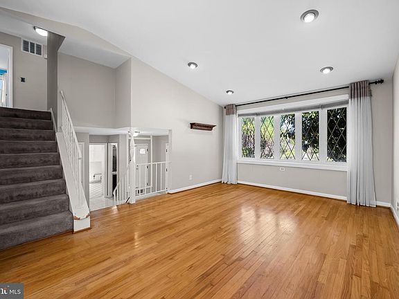 4th image of 8407 Thornton Rd