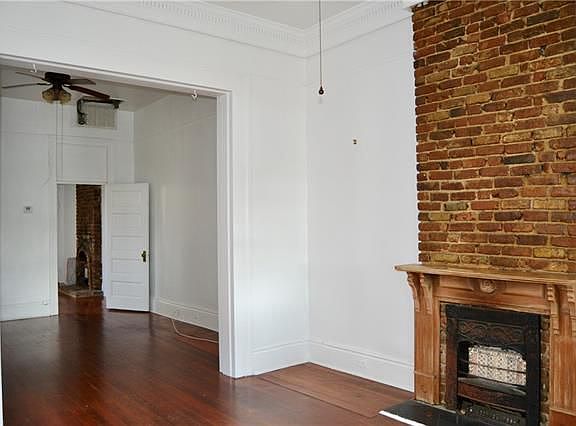 2nd image of 1830 Moss St