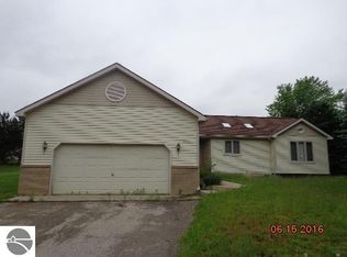 9900 E Cherry Bend Rd, Traverse City, MI 49684