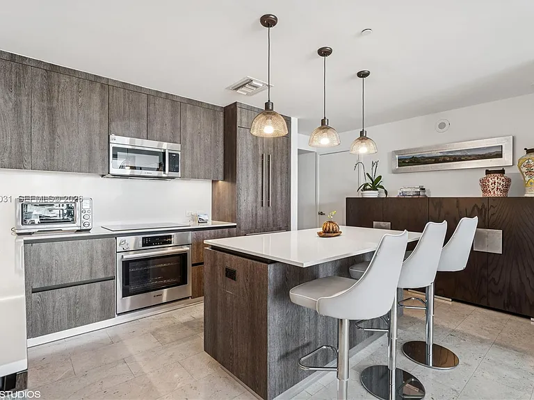 88 SW 7th St #1804 — Photo 25