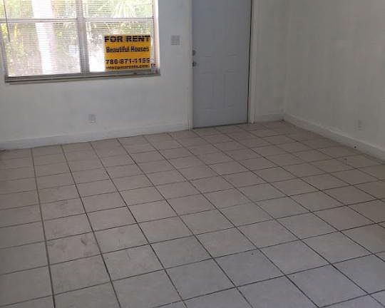 3rd image of 421 Sunset Dr APT 4