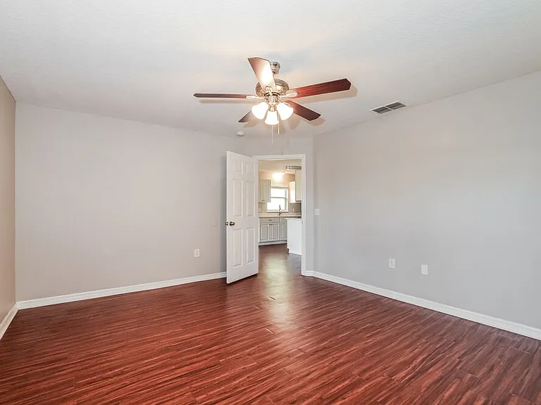 10233 Patrick Dr — Photo 8