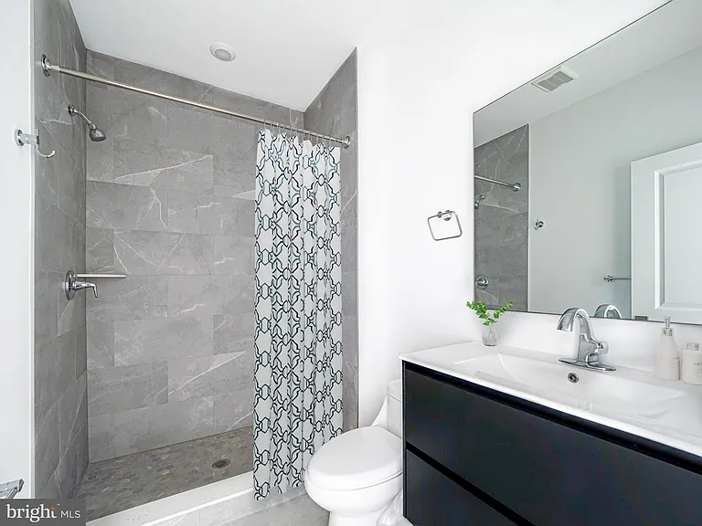 2403-2407 W Thompson St #1 — Photo 2