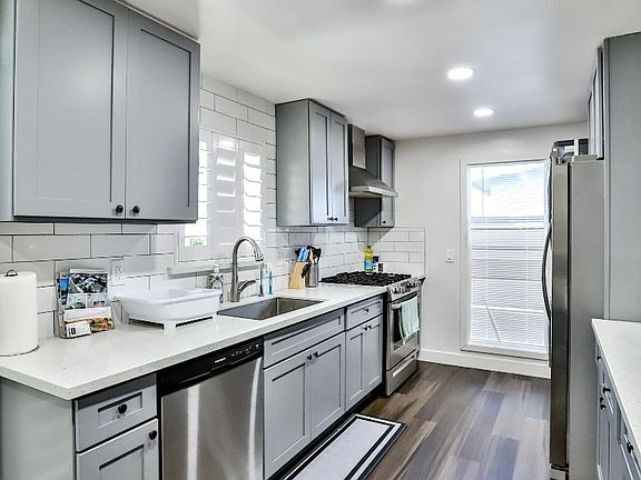 5th image of 10301 Antigua St