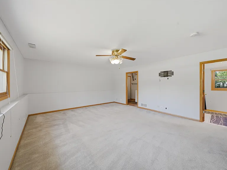 752 Rosanne St — Photo 27