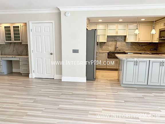 3rd image of 1221 Parker Pl Unit 5