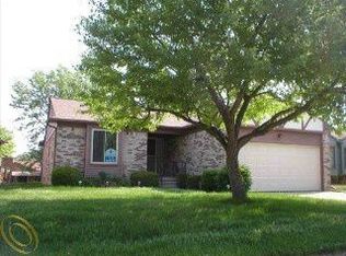 442 Sandehurst Dr, Grand Blanc, MI