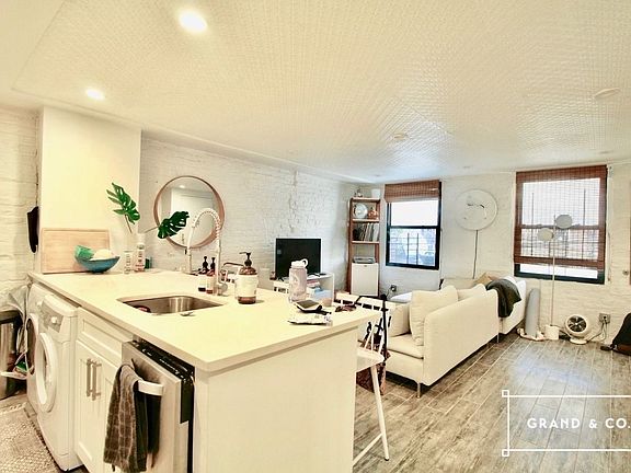 2nd image of 614 Lorimer St #1A