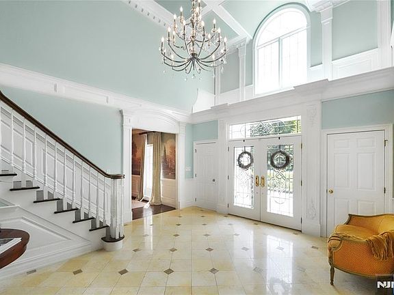 3rd image of 309 Waterview Dr