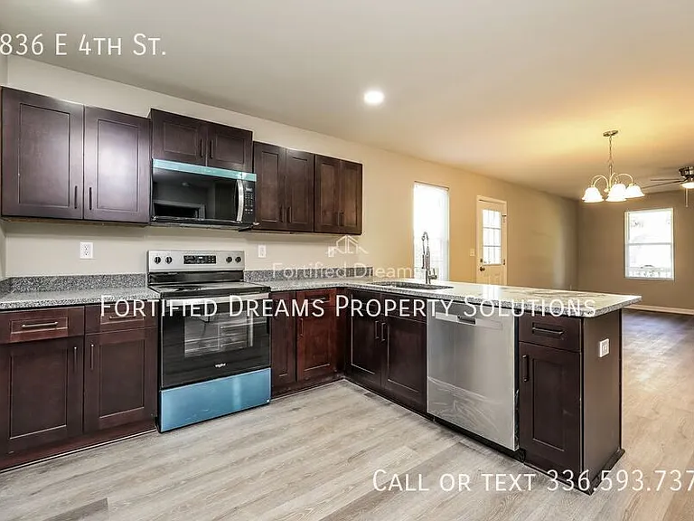 1836 E 4th St — Photo 3